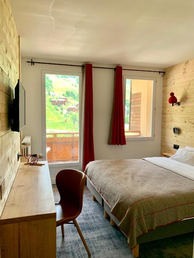 Hotel Lac Bleu 1650 Saint-Francois-Longchamp Bagian luar foto