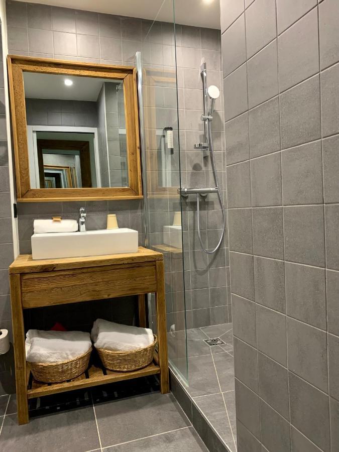 Hotel Lac Bleu 1650 Saint-Francois-Longchamp Bagian luar foto