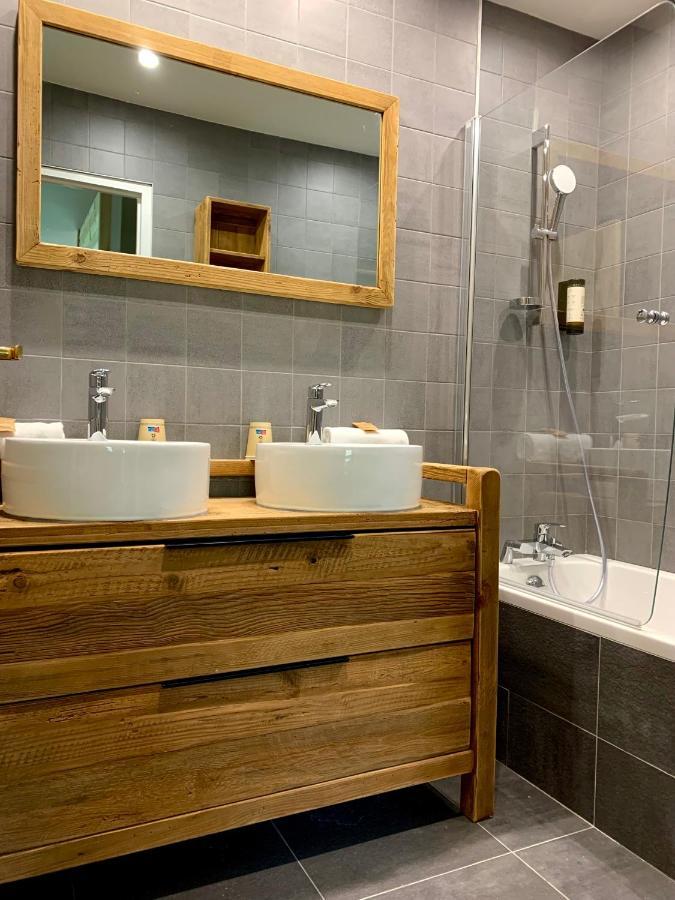 Hotel Lac Bleu 1650 Saint-Francois-Longchamp Bagian luar foto