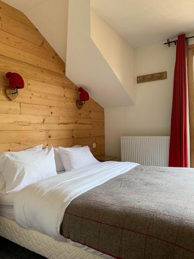 Hotel Lac Bleu 1650 Saint-Francois-Longchamp Bagian luar foto