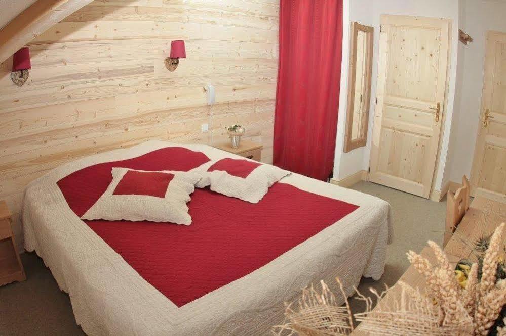Hotel Lac Bleu 1650 Saint-Francois-Longchamp Bagian luar foto
