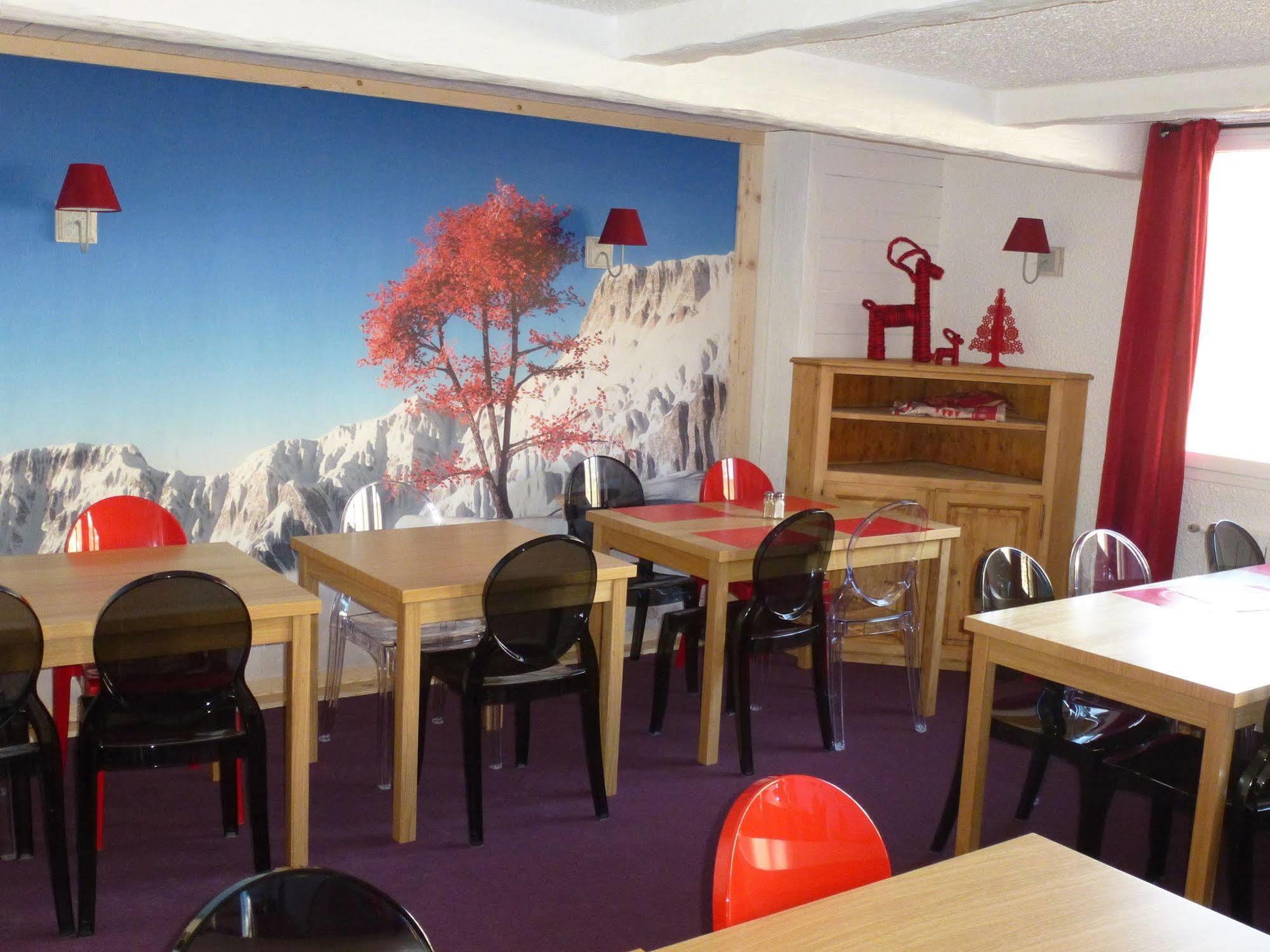 Hotel Lac Bleu 1650 Saint-Francois-Longchamp Bagian luar foto