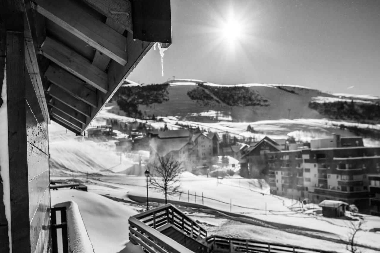 Hotel Lac Bleu 1650 Saint-Francois-Longchamp Bagian luar foto